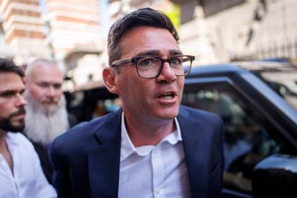 Burnham propone llevar parte del Gobierno a Mánchester para descentralizar el poder