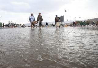 Al menos 30 muertos en Yemen por inundaciones que dejan a miles de familias sin hogar