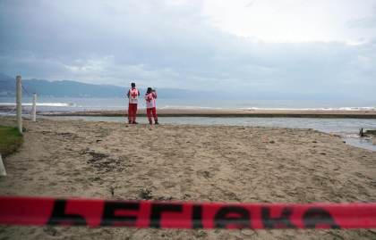 Huracán Simón se debilita a categoría 3 frente a costas de Jalisco en el Pacífico mexicano