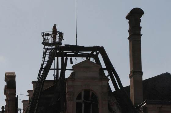 Limoges, tras el incendio en la protesta que destruyó el Ayuntamiento: "Es desolador"
