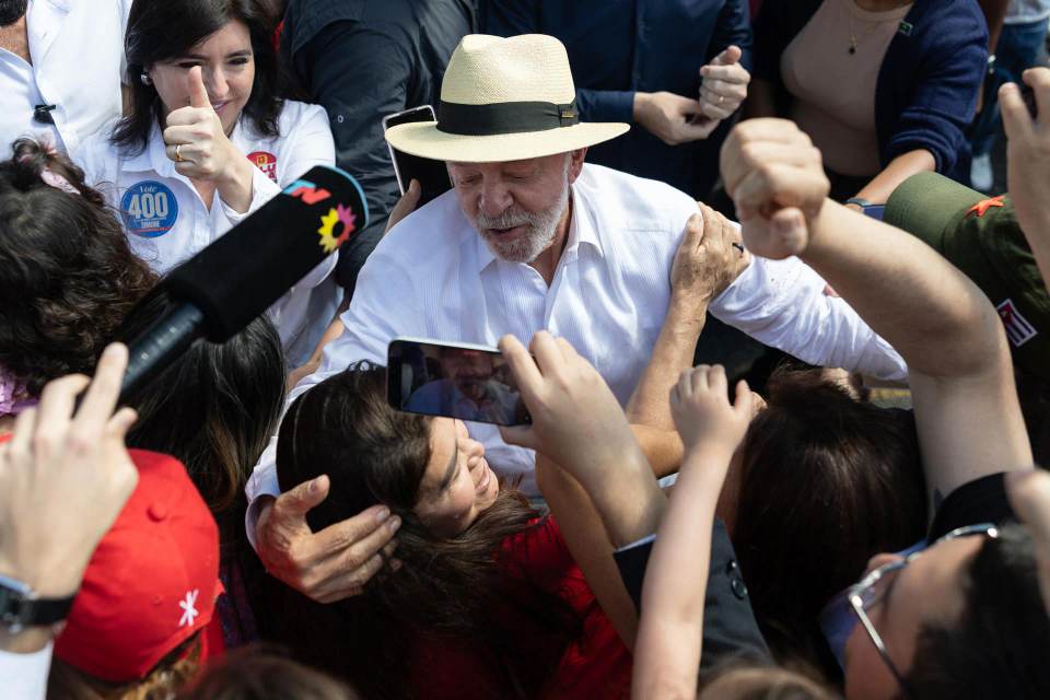 Lula afirma estar "confiado" de su victoria al votar en las presidenciales de Brasil