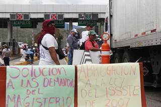Maestros planean protestar alrededor del estadio Azteca en partido inaugural del Mundial