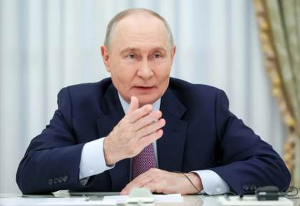Putin llama a la Duma rusa a "hacer todo por la victoria" en Ucrania