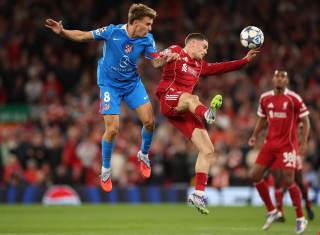 Anfield mide al Atlético, Simeone y Julián Alvarez
