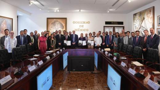 México renueva pacto con gasolineros para contener precios y combatir la inflación