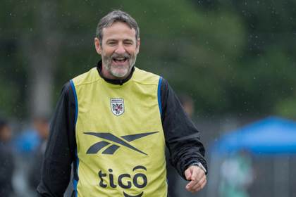 Panamá acelera la puesta a punto con Carrasquilla, que ya trabaja con balón
