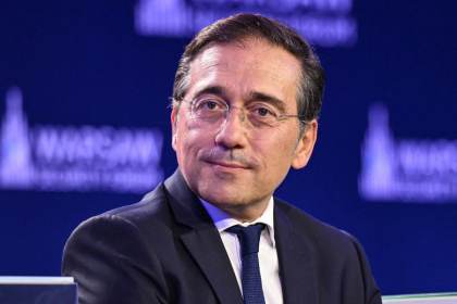 Albares pide fortalecer el multilateralismo y la defensa europea ante los cambios globales