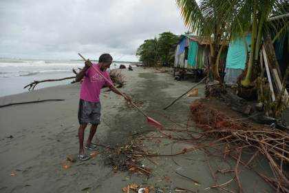 La Barra, el pueblo del Pacífico colombiano que retrocede frente al mar