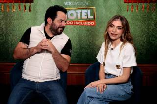 José Eduardo Derbez y Sofía Castro encaran su nueva comedia sin miedo a sus apellidos