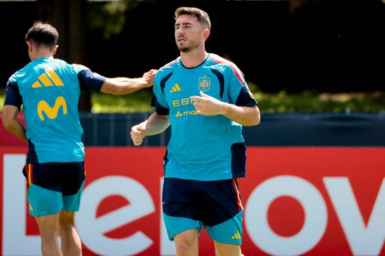 Laporte, con el grupo en un entrenamiento marcado por el calor