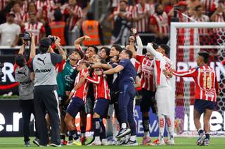 Guadalajara, del argentino Milito, a confirmar fuerza sobre Cruz Azul para ir a la final