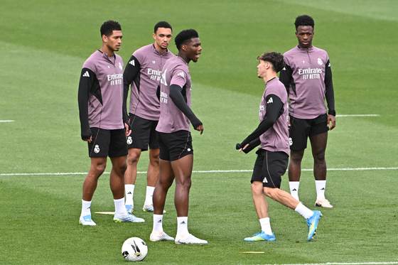 Tchouaméni y Mbappé entrarán en la convocatoria para el Clásico