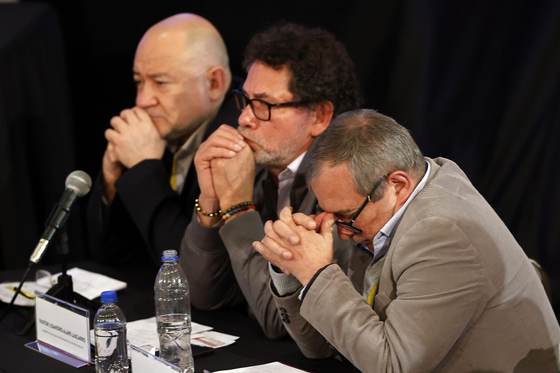 Exjefes de las FARC admiten responsabilidad por reclutar miles de menores en el conflicto