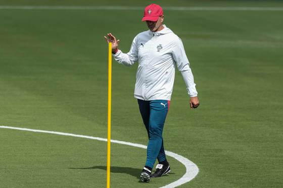 Roberto Martínez: "Cristiano Ronaldo es un ejemplo y parece que es su primer Mundial"
