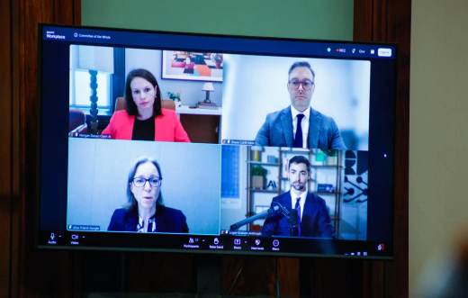 Las empresas de IA defienden sus controles de seguridad ante el Concejo de Nueva York