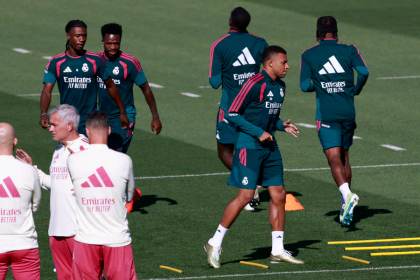 Mourinho pide el Balón de Oro para Mbappé: "Ha hecho historia este verano"