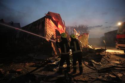 India tilda de "masacre" el ataque paquistaní a un hospital de Kabul con 400 muertos