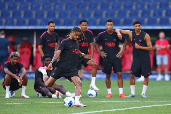 El Liverpool ficha a Barcola por 140 millones de euros
