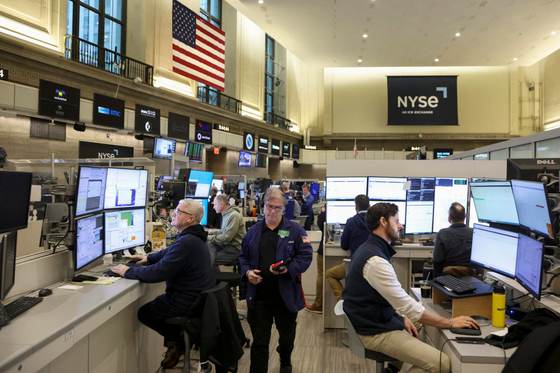 Wall Street cierra en rojo tras la decisión de la Fed de mantener los tipos de interés