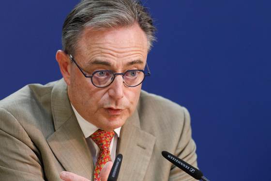 El primer ministro belga cuenta que llegó a pesar 143 kilos y dejó el alcohol hace 15 años