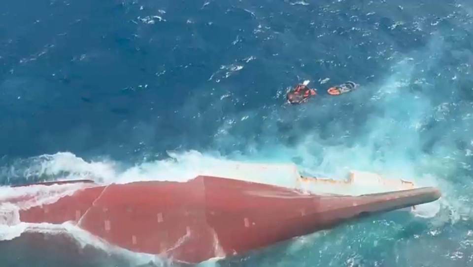 Equipos de EE. UU. y Hong Kong buscarán a los 129 desaparecidos del naufragio en Indonesia