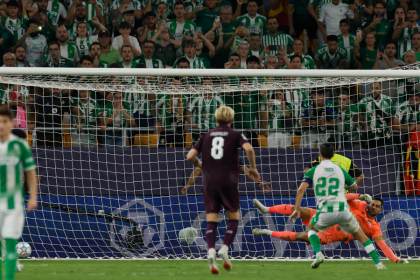 3-2. El Betis brilla con su segundo triunfo en la 'Champions' ante un competitivo Oporto
