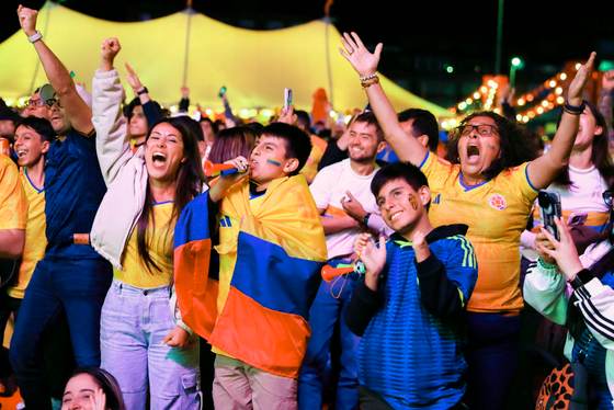 La fiesta mundialista se apodera de las 'fanzones' colombianas tras el triunfo sobre Ghana
