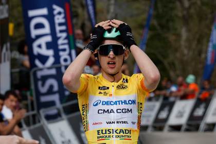 Seixas, en modo Pogacar, da un paso de gigante en la Itzulia