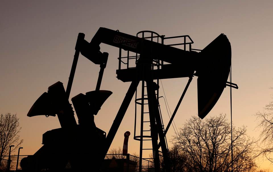 El brent baja más de un 5 %, hasta 105 dólares, ante posible final de la guerra en Irán