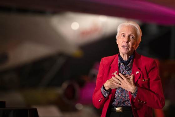Muere Wally Funk, pionera de la aviación y la mujer de mayor edad en viajar al espacio