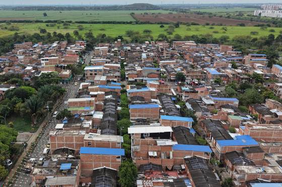 Paneles solares cambian la vida de más de 2.000 habitantes de la ciudad colombiana de Cali
