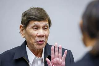 Familiares de víctimas piden "un juicio justo" tras la aparición de Duterte ante la CPI