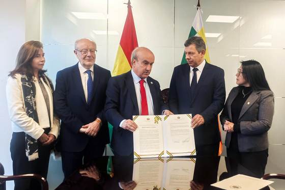 Senado de Bolivia rinde homenaje a la OEI por su aporte al desarrollo educativo y social