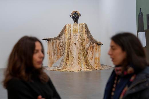 Un "beso" arquitectónico y un ratón filósofo: el New Museum de Nueva York se reinventa