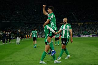 2-1. El Betis certifica la 'Champions' y deja al Elche en situación delicada