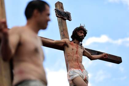En Latinoamérica se conmemora el Viernes Santo con procesiones y plegarias