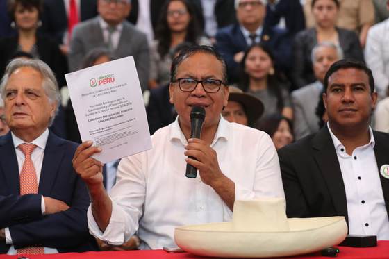 Roberto Sánchez, el exministro de Pedro Castillo que quiere gobernar Perú bajo su sombrero