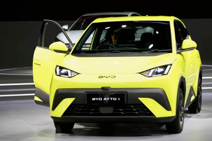 El grupo BYD reduce su beneficio un 19 % en 2025 por la creciente competencia en China