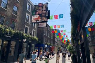 Londres inaugura '¡Frida Icónica!', un mural al aire libre por el 119 aniversario de Kahlo