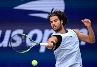 Alcaraz pasa el rodillo y espera a Shelton o Tsitsipas en cuartos