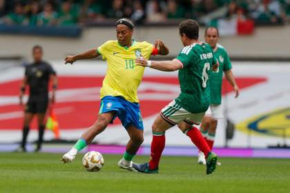 3-2. El México de Cuauhtémoc Blanco vence a Brasil de Ronaldinho en partido de leyendas