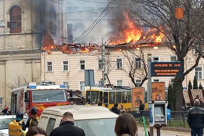 Rusia ataca el centro de Leópolis, incluido un sitio protegido por la Unesco