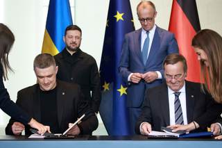 Alemania y Ucrania firman acuerdos que financiarán cientos de misiles para Patriot