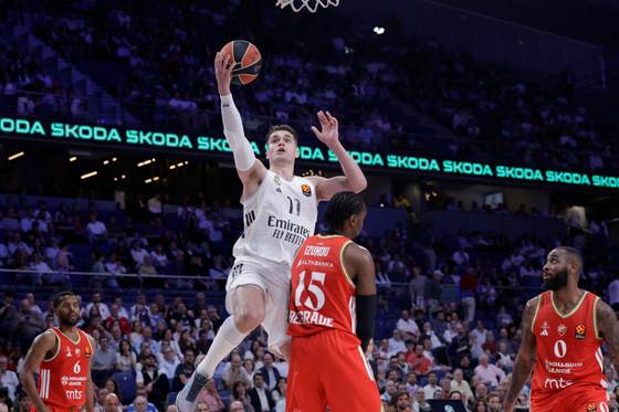 103-82: El Real Madrid hace los deberes con nota y tendrá el 'factor cancha' en playoffs